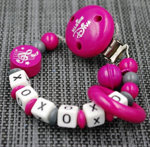 Schnullerkette mit Namen - Glitzer Note "XOXOXO"